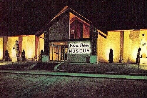 Fred Bear Museum  and Bear Mountain - Old Postcard And Promos (newer photo)